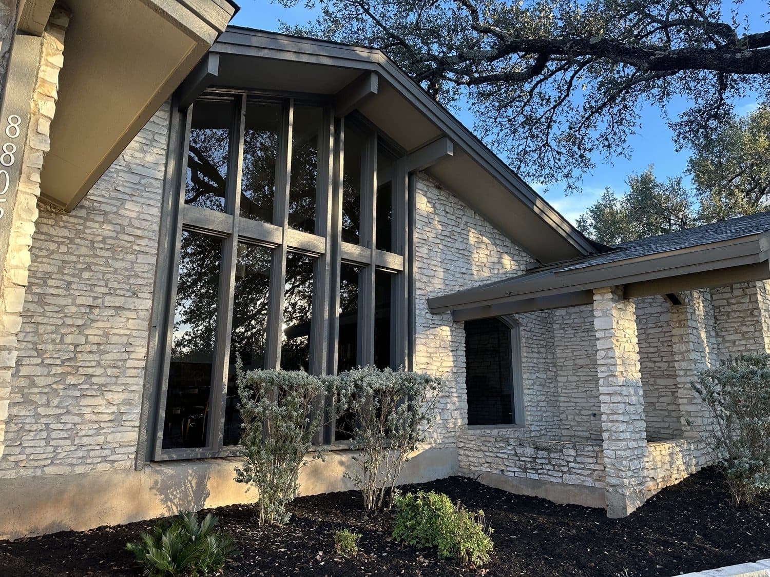 A clean limestone home with large streak-free windows in the Austin, TX area